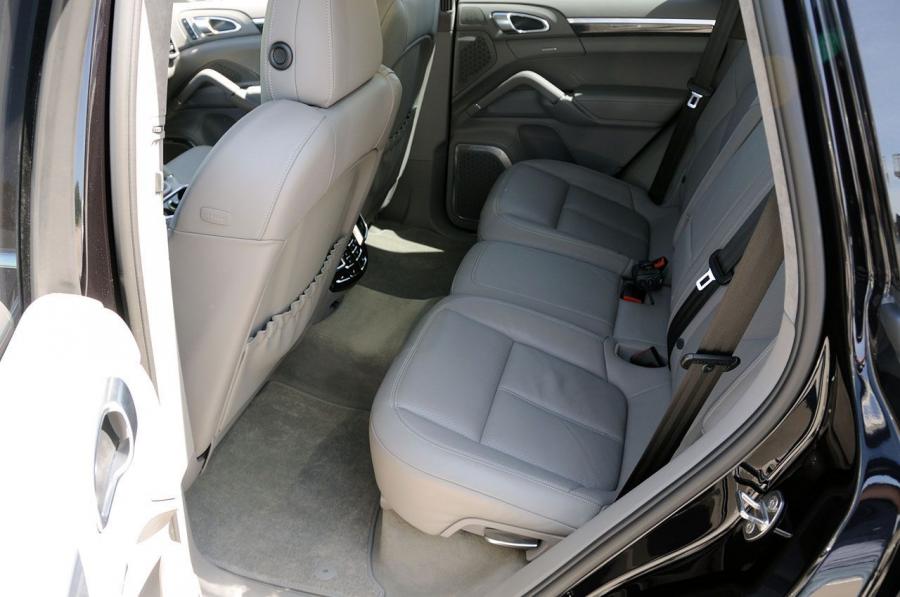  Porsche Cayenne 2011 года  (фото 36 из 107)